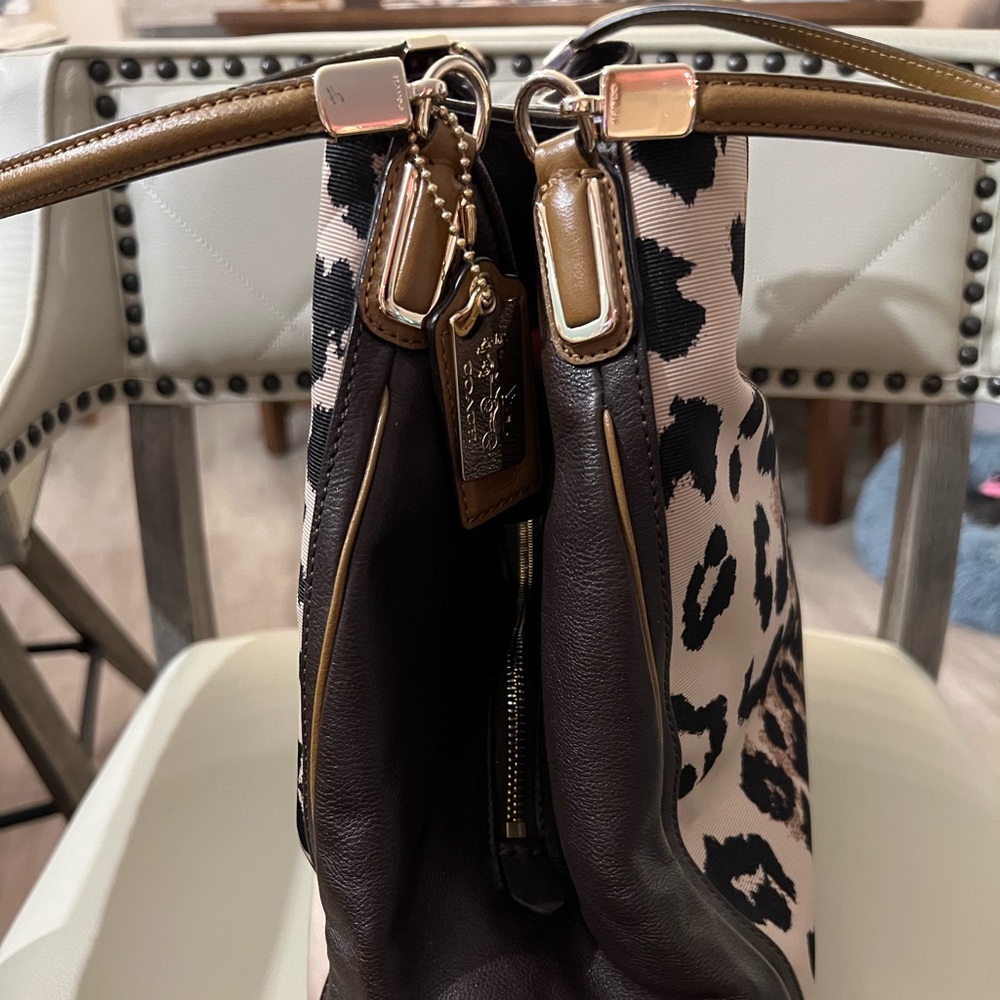 NWT~STUNNING 🤩 LEOPARD 🐆 COOL 😎 COACH BAG! - Picture 3 of 17